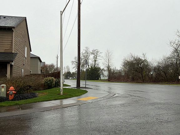 5th image of 886 NW 3rd Ave