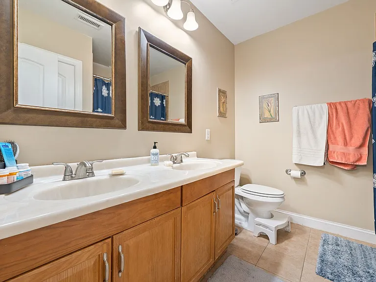 407 E Lenoir St — Photo 9