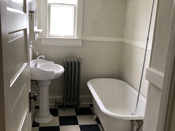 5th image of 819 W 40th St #2