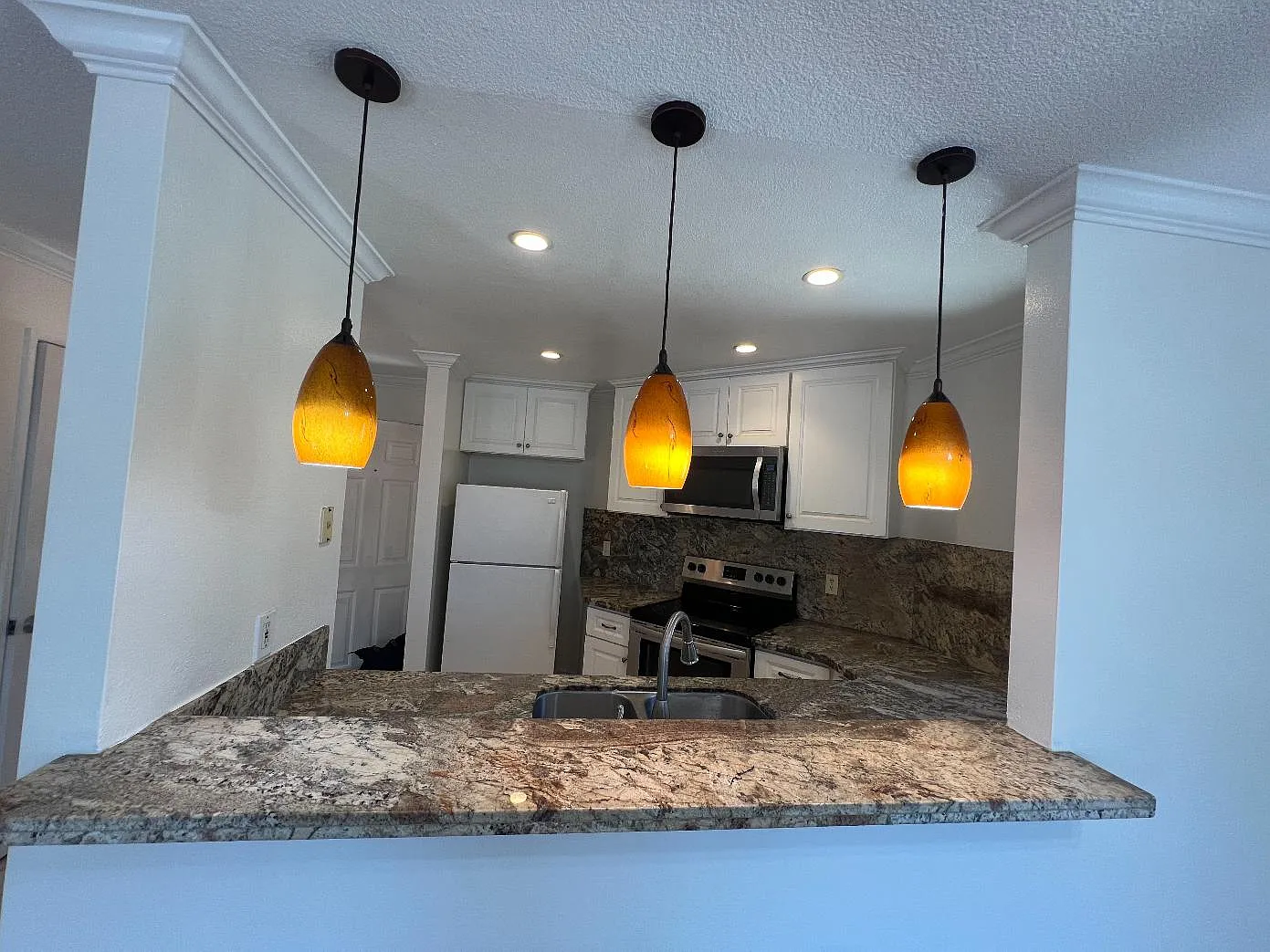1 bed, 704 sqft, $2,700 — Photo 4