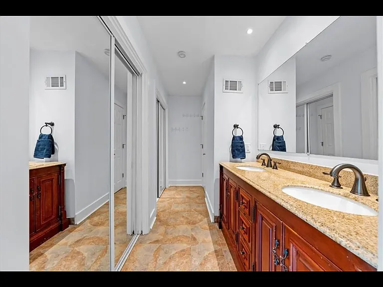 8010 W 98th Ter — Photo 6