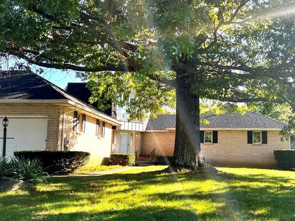 1455 Royal Oak Dr, Mansfield, OH 44906