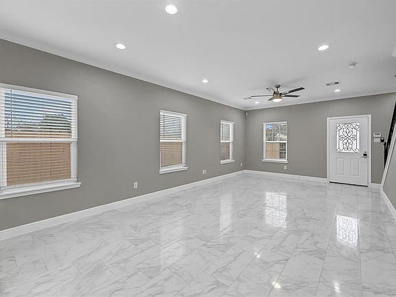 4th image of 4807 Wilmington St #B