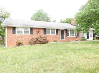450 Aragona Dr, Vinton, VA 24179