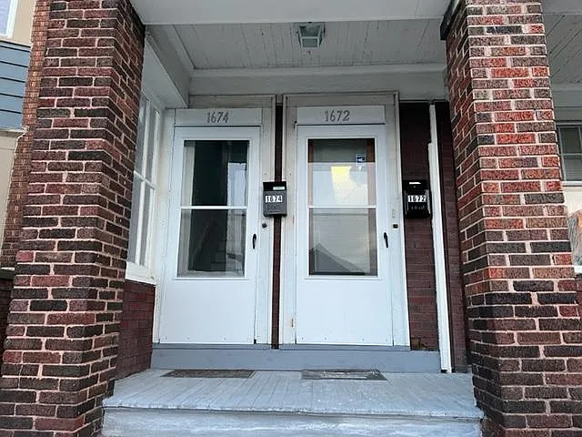 Building Photo - 1672 N Van Buren St #1672
