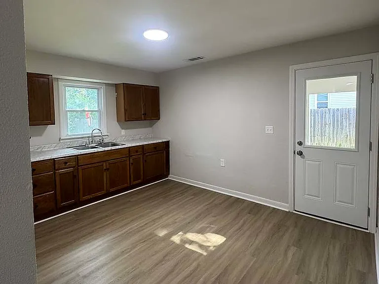 2217 Hamburg Pike — Photo 8