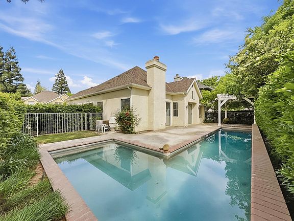 2nd image of 6624 N Wembley Dr