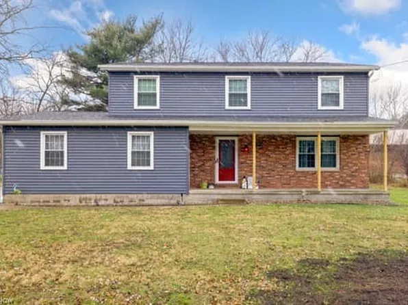 4618 Arlington Rd, Uniontown, OH 44685