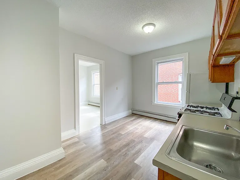291 Buckingham St / Luca Investments LLC — Photo 35