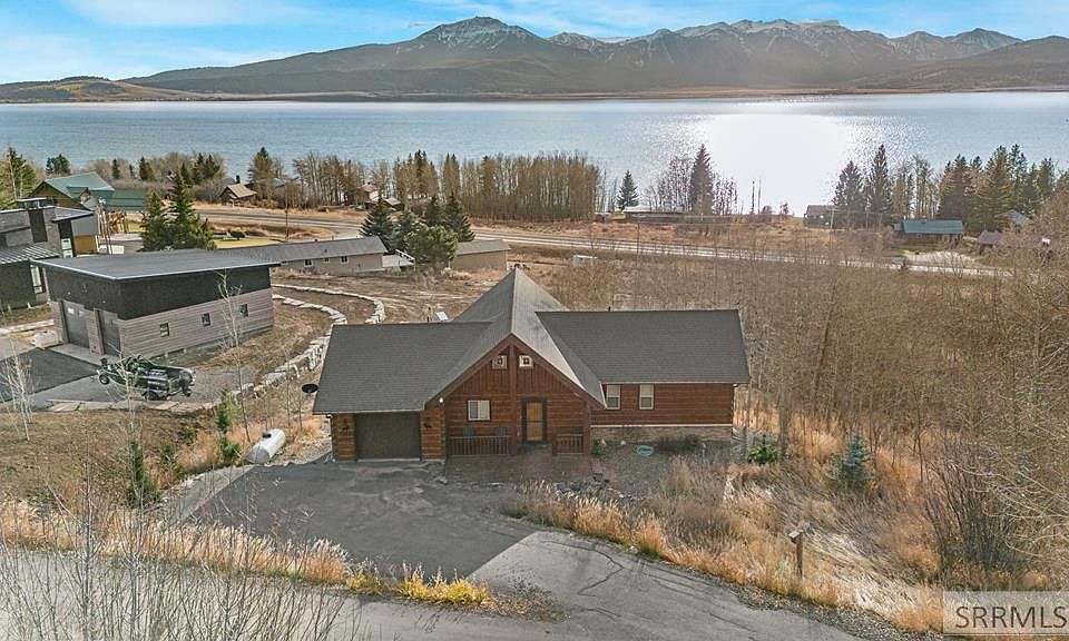 1st image of 3864 Overlook Dr