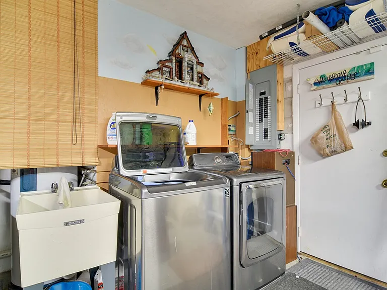 Laundry Room Cabinet