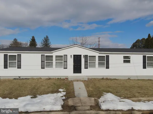 15 Rebecca St, Wernersville, PA 19565