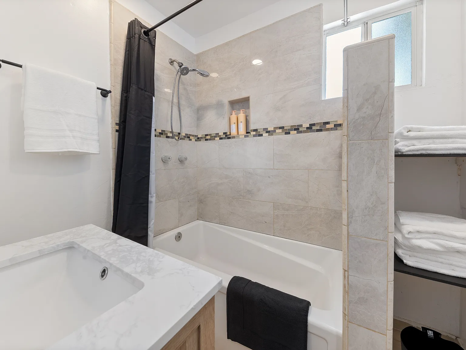 3 bed, $5,000 — Photo 2