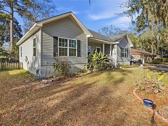 4th image of 613 Leaning Oaks Drive