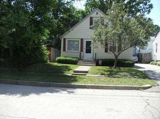 160 Parkside Ave, Pawtucket, RI 02861