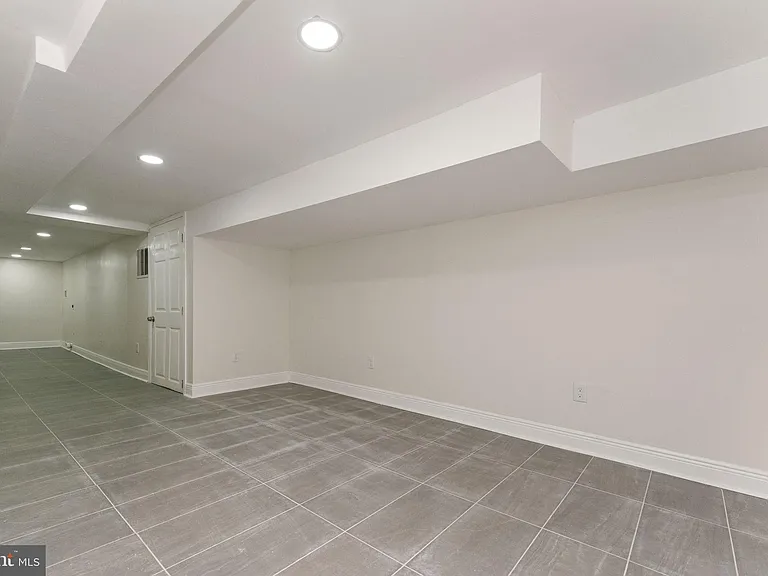 5426 Webster St — Photo 27