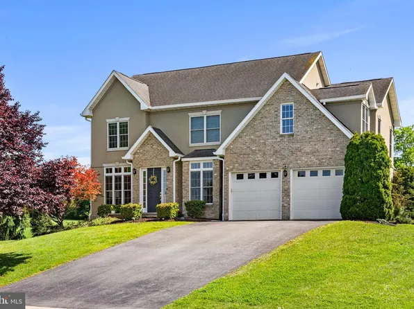 115 Moonlight Dr, Greencastle, PA 17225