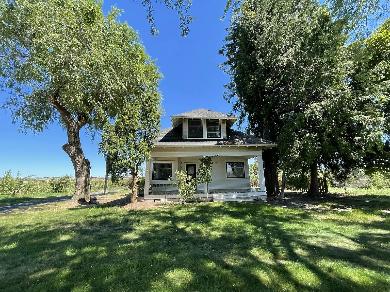 3 bed, 2000 sqft, $2,400 — Photo 1