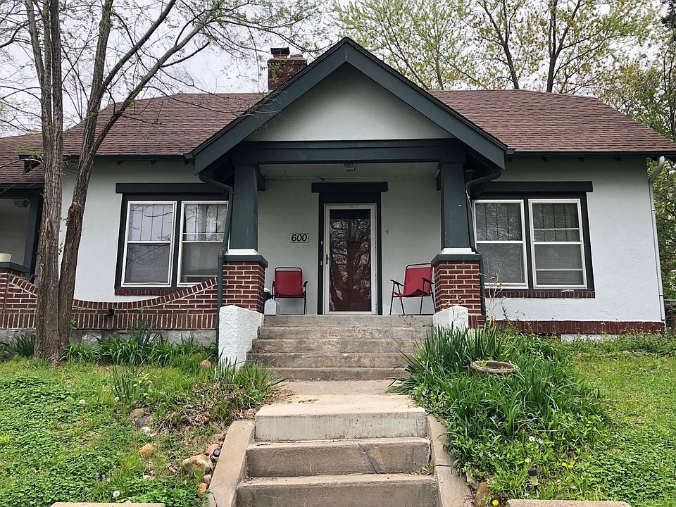 Great 3 bedroom cottage in Old West Lawrence