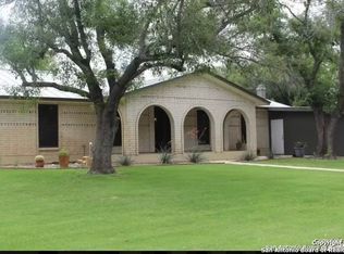 605 S 12th St, Carrizo Springs, TX 78834
