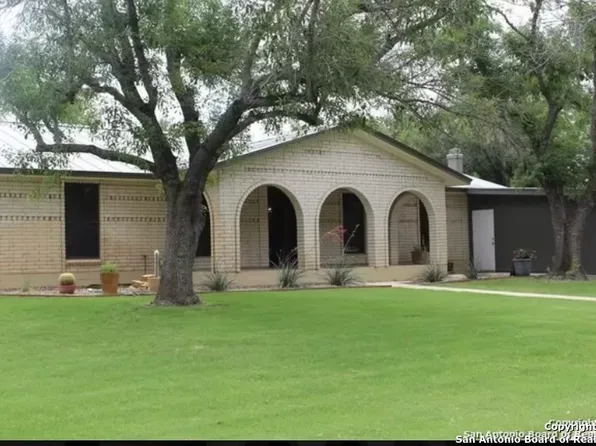 605 S 12TH ST, Carrizo Springs, TX 78834