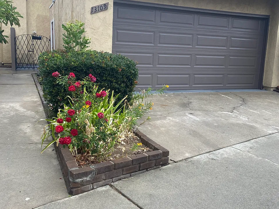 13109 Equestrian Ln