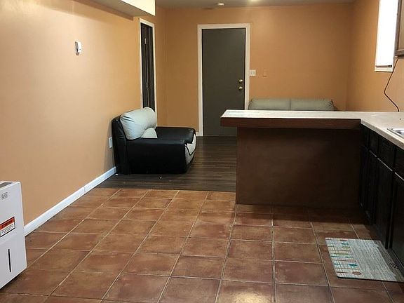 2nd image of 3934 Carey St