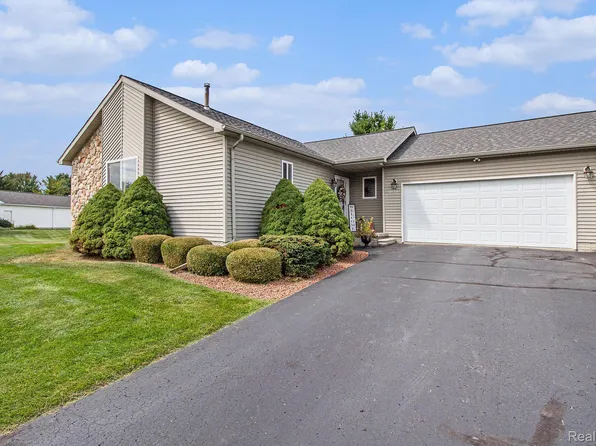 10177 Hawthorne Ridge Rd, Goodrich, MI 48438