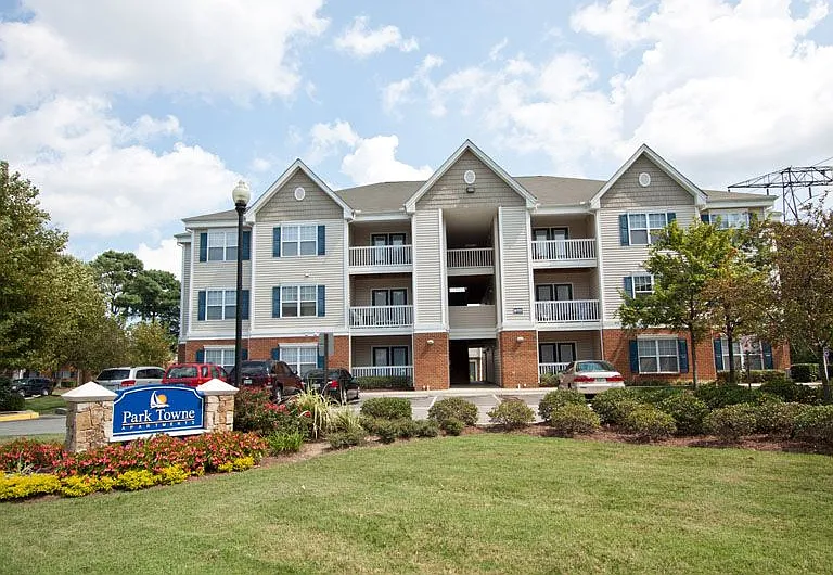 Park Towne Apartments — Photo 34