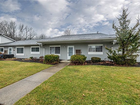 2nd image of 27069 Oakwood Cir APT 118