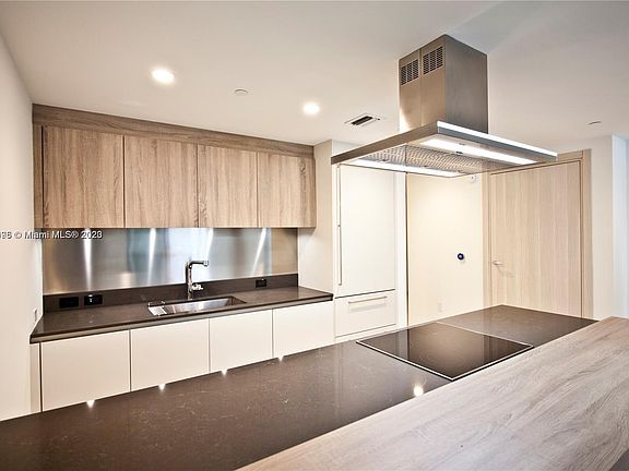 3rd image of 1000 Brickell Plz Unit 3505