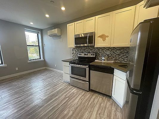 4th image of 352 E 134th St #2