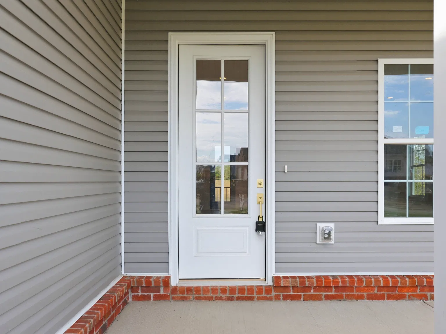 4 bed, 2138 sqft, $2,550 — Photo 3