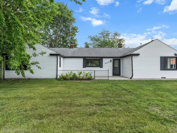 30350 Normal St, Roseville, MI 48066