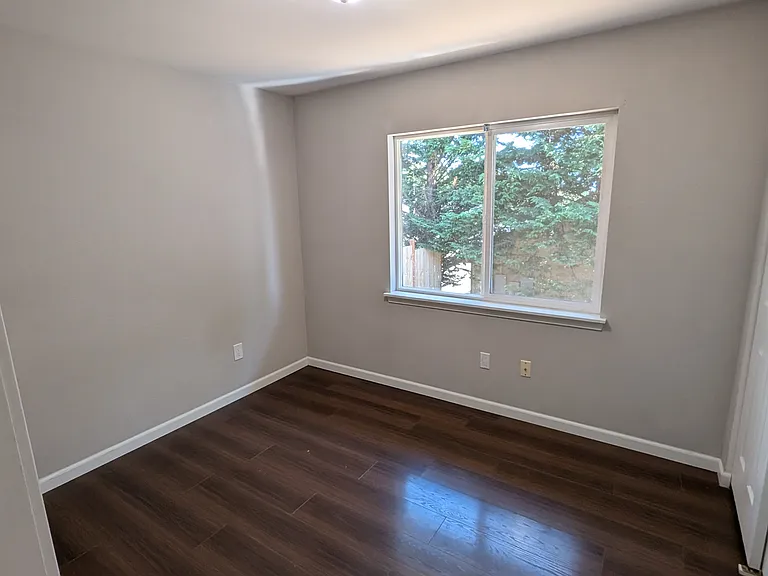 2812 Hemlock St — Photo 14