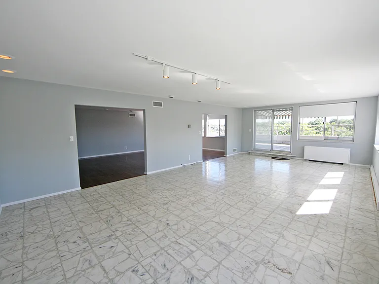 Blair House Apartments — Photo 5
