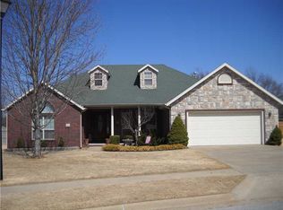 1296 S Saint Andrews Cir, Fayetteville, AR 72701