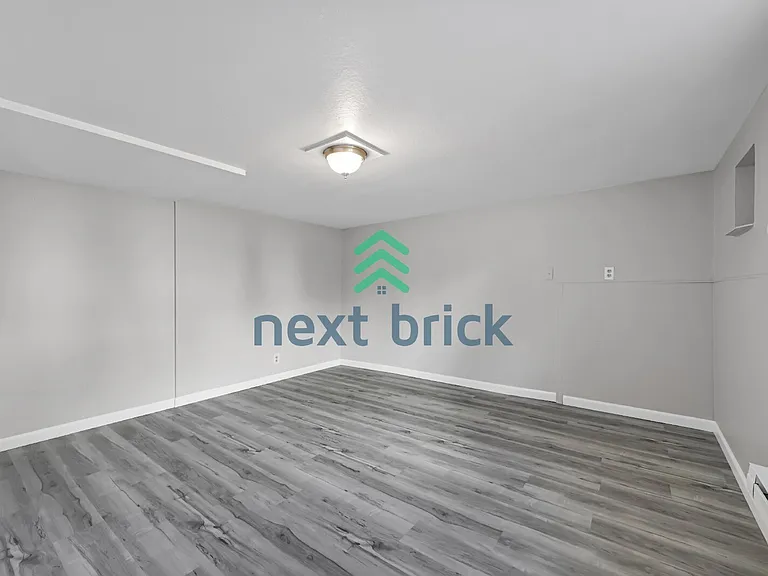 112 Wells Ave S — Photo 11