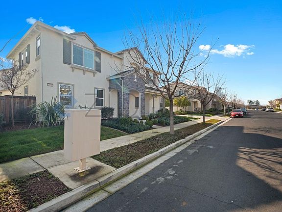 2nd image of 2060 Salice Way