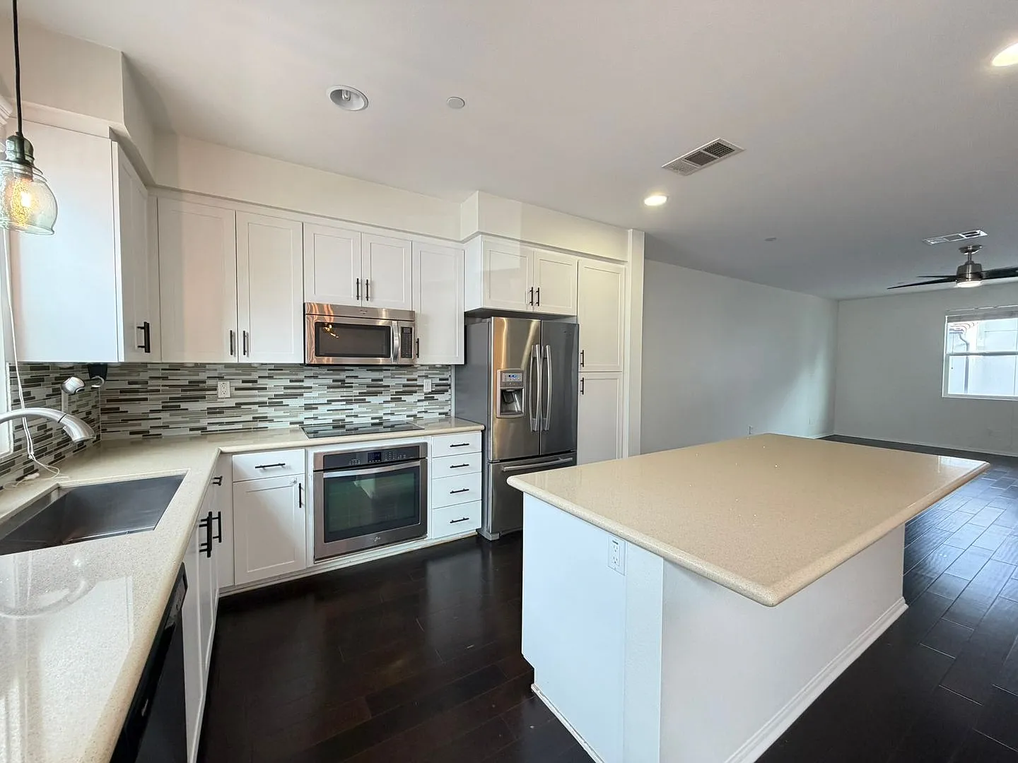 Energy-Efficient 3BR Townhome in Prime Carlsbad Location — Photo 2
