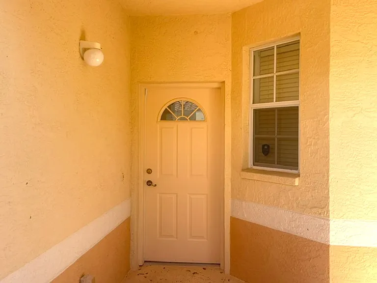 4270 Vicenza Dr #B40 — Photo 2