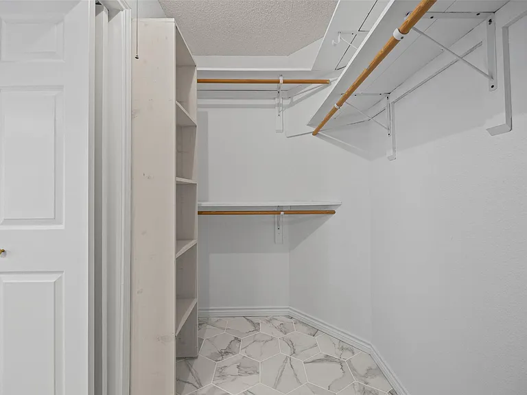 8417 Cornerwood Dr — Photo 20