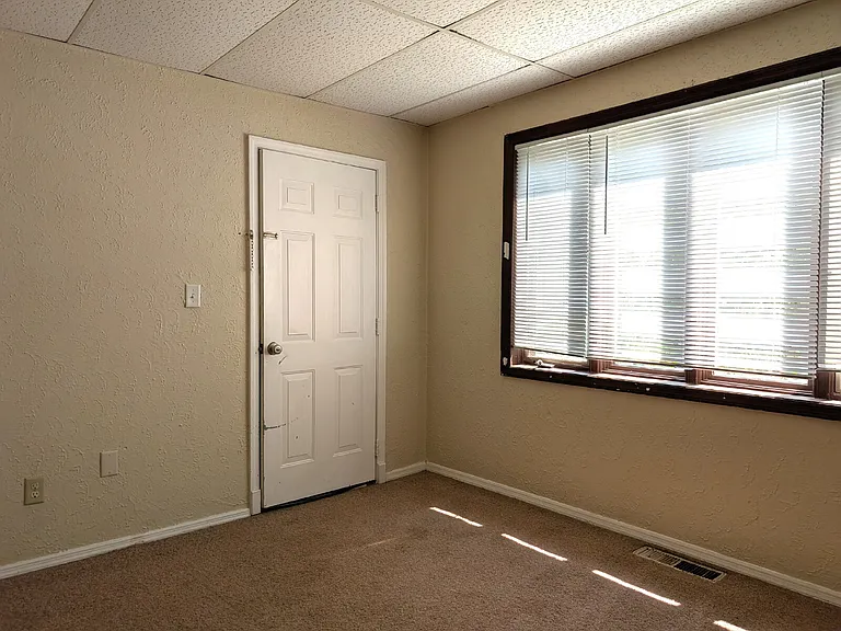 1212 S Chestnut Ave — Photo 3