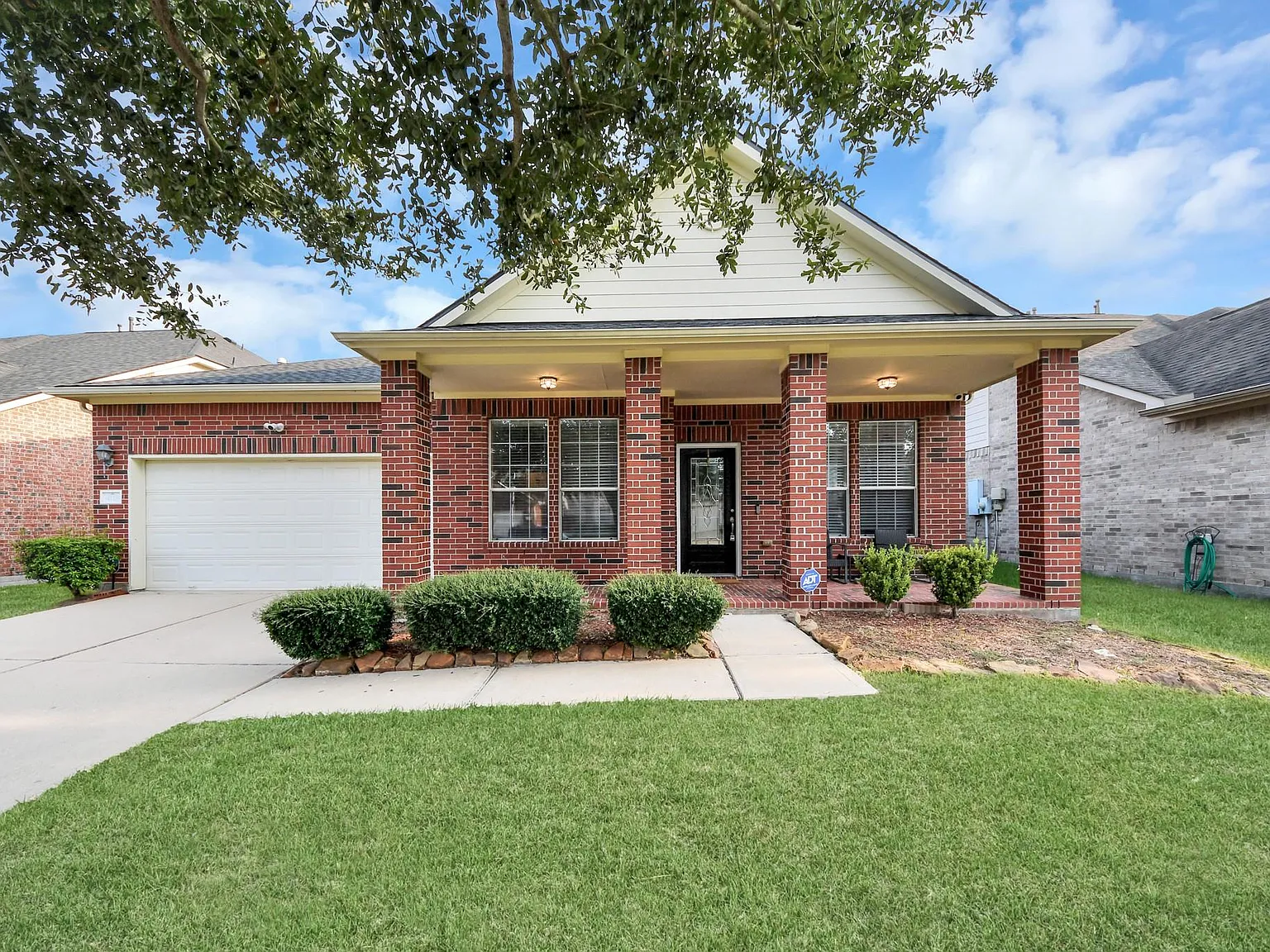4 bed, 2.5 bath, 2177 sqft, $2,500 — Photo 2