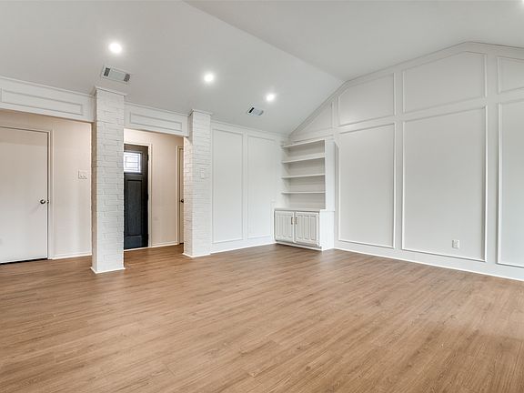 3rd image of 2814 Miller Rd