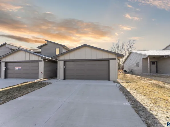 117 E Countryside Ave, Lennox, SD 57039