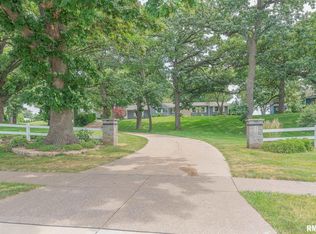 2215 23rd St, Bettendorf, IA 52722