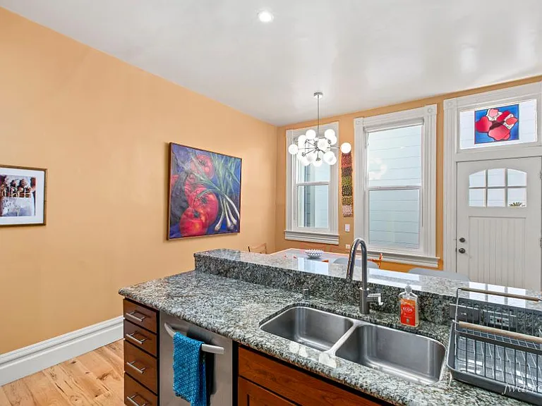 274 Hartford St — Photo 6
