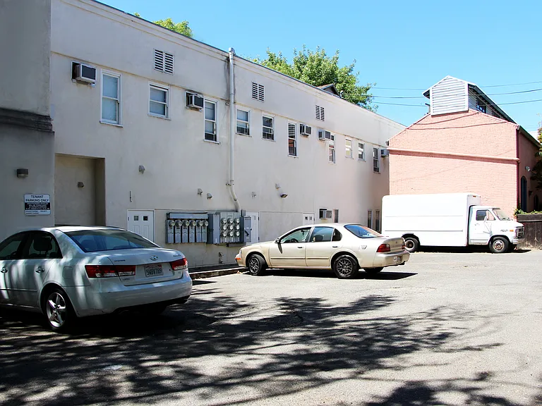 527 12th St #B — Photo 11