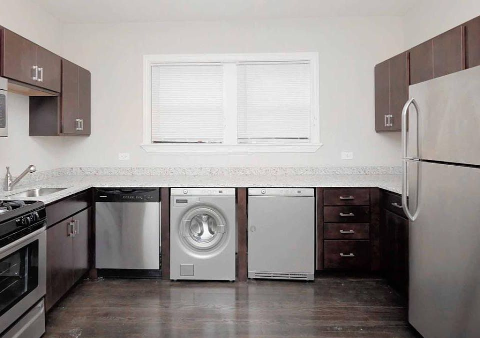 1st image of 1544 W Waveland Ave #2